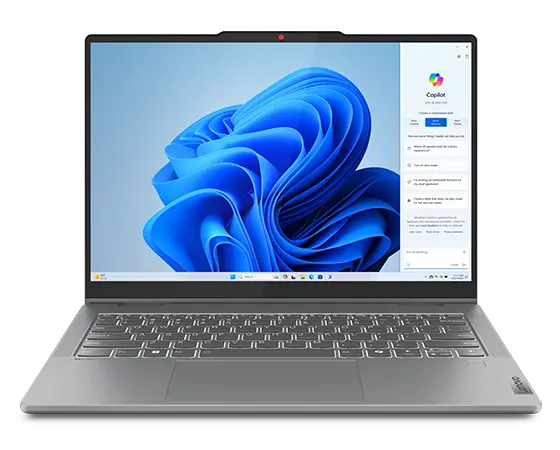 Frontansicht des Notebooks Lenovo IdeaPad 5 2-in-1 Gen 9 (14 " AMD) in Luna Grey in Nahaufnahme, 90 Grad geöffneter Deckel, Tastatur und Display im Fokus und Windows Copilot-Menü auf dem Bildschirm geöffnet.