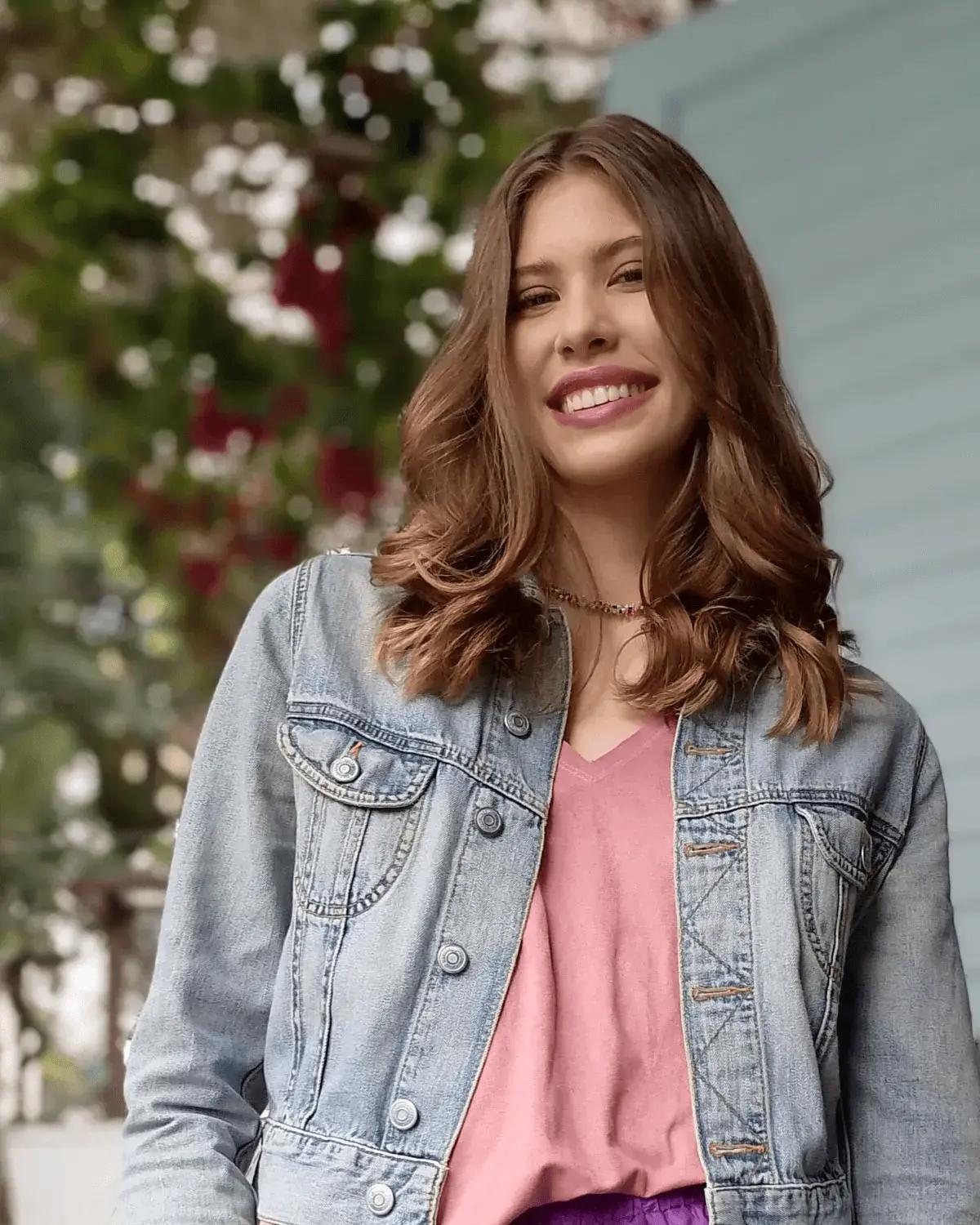 <p>Dispara con tres valores de exposición diferentes simultáneamente y deja que la cámara combine los mejores elementos para mejorar la iluminación y los detalles.</p>