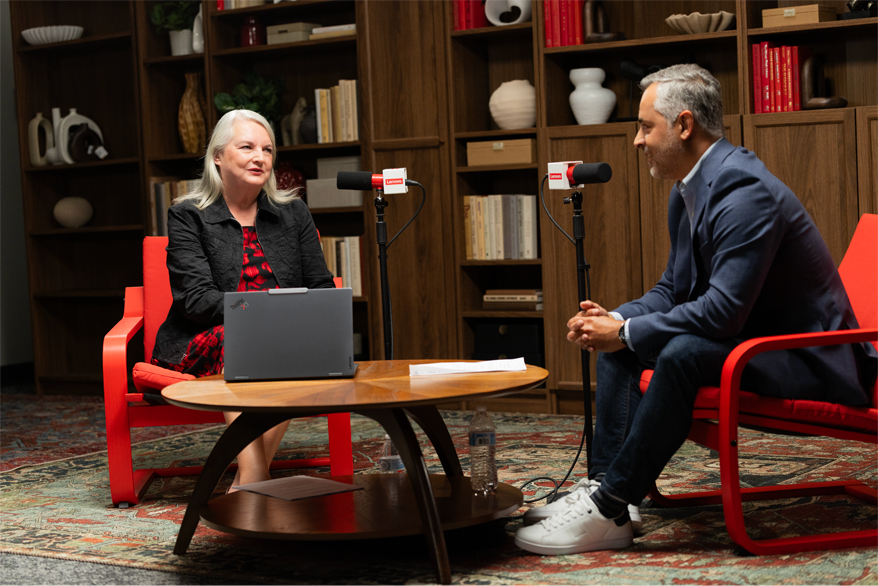 Tiago Silva, Lenovo’s Strategy & Planning Director and Chief of Staff of Digital Workplace Solutions, answers a question from Cheryl McKinnon, principal analyst at Forrester Research, in the Lenovo web studio.