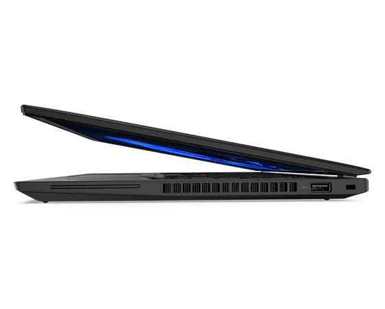 Vue latérale droite de la station de travail portable Lenovo ThinkPad P14s Gen 4 (14 » AMD), ouverte à 45 degrés, montrant les bords de l’écran, du clavier et des ports du côté droit