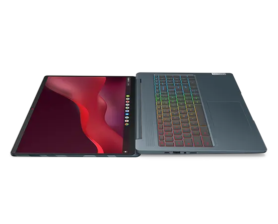 Vista de perfil del lateral izquierdo del portátil Lenovo ThinkPad Z16 Gen 2 abierto en un ángulo de 90 grados.