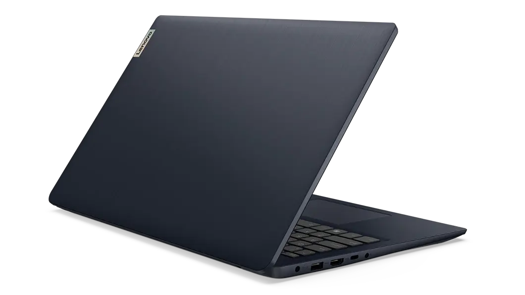 Vista posterior del portátil IdeaPad 3i 7ma Gen (15”, Intel) en color Abyss Blue, girado hacia la derecha – colores sujetos a disponibilidad