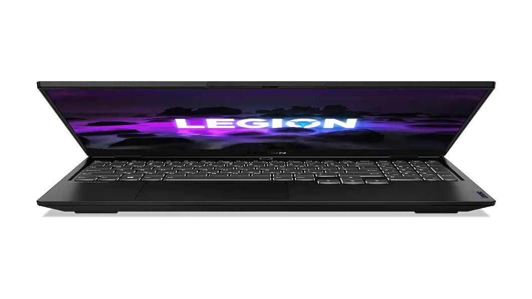 Imagen frontal de la laptop gamer Lenovo Legion Slim 7 6ta Gen abierta a 30° apróx, con el teclado retroiluminado