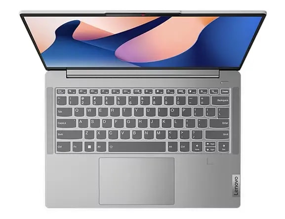 Vista superior del portátil IdeaPad Slim 5i de 8.ª generación, abierto en un ángulo de 90 grados, mostrando la pantalla con Windows 11 Bloom