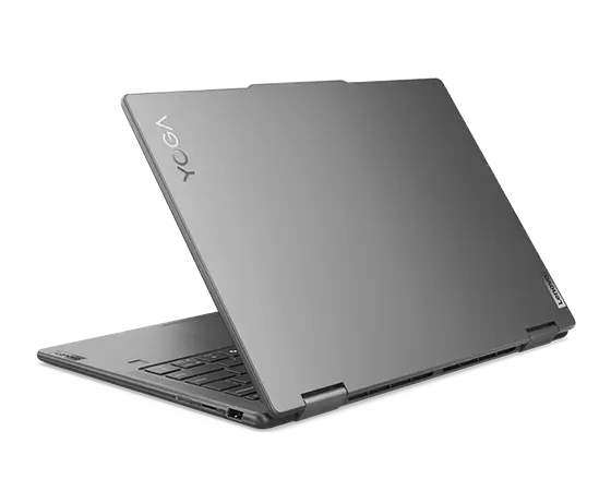 Schrägansicht von hinten rechts des Lenovo Yoga 7 2-in-1 der 9. Generation (14 AMD), offen