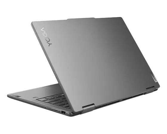 Schrägansicht von rechts hinten auf das Yoga 7 2-in-1 Notebook Gen 9 (14 Intel)