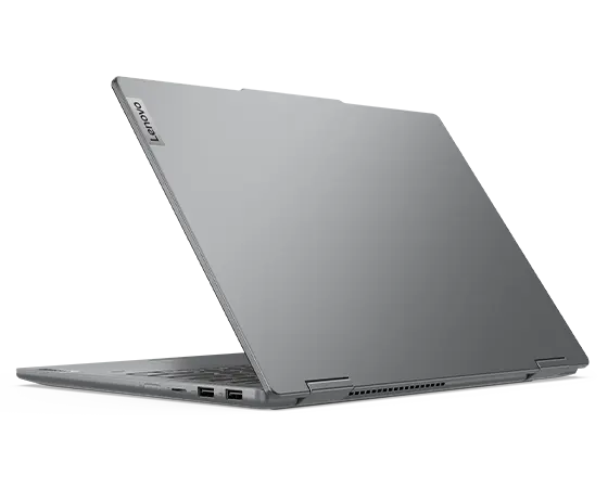Aperçu de l'arrière, vue de côté droit de l'ordinateur portable 2-en-1 Lenovo IdeaPad 5 Gen 9 (14'' AMD) dans Luna Grey ouvert à un angle aigu, mettant en évidence ses quatre ports latéraux droits et un logo Lenovo visible sur le capot supérieur.