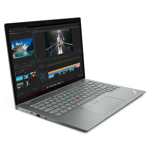 Vista del portátil 2-en-1 Lenovo ThinkPad L13 Yoga de 4.ª generación abierto en un ángulo de 90 grados para mostrar los puertos del lateral izquierdo.