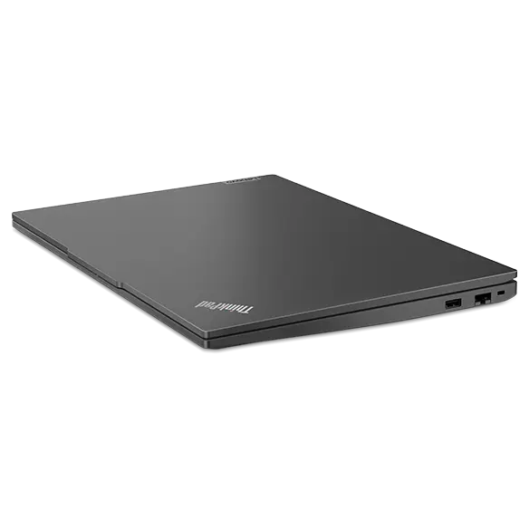 Rechte Seite des Notebooks Lenovo ThinkPad E14 Gen 2 (16'' Intel),  geschlossen, mit oberer Abdeckung und Anschlüssen.