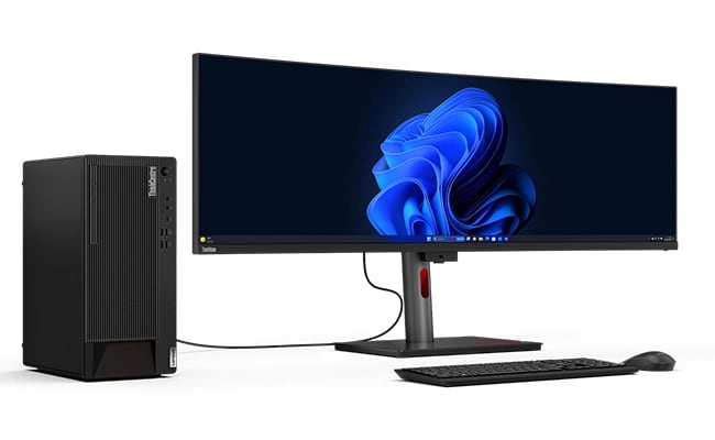 ThinkCentre M90t Gen 5 nach rechts gerichtet, mit einem superbreiten, gekrümmten Lenovo Monitor, einer Funktastatur und einer Maus