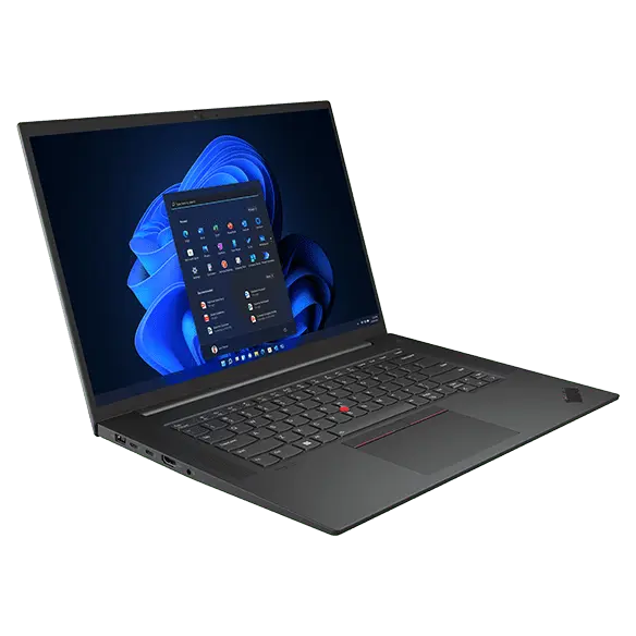 La station de travail portable Lenovo ThinkPad P1 Gen 6 (16 » Intel) faisant face à l’avant, ouverte à un angle, montrant le clavier complet, l’écran avec dessins mécaniques à l’écran et les ports du côté gauche
