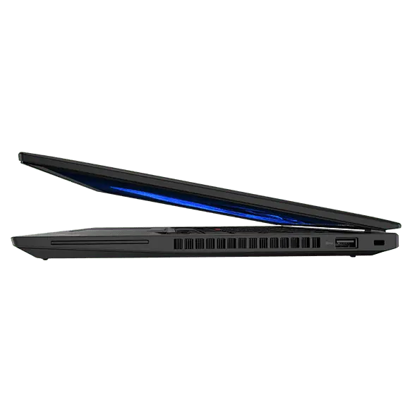 Vue latérale droite de la station de travail mobile Lenovo ThinkPad P14s Gen 4 (14" AMD) ouverte à 45 degrés, montrant les bords de l’écran et du clavier, ainsi que les ports du côté droit