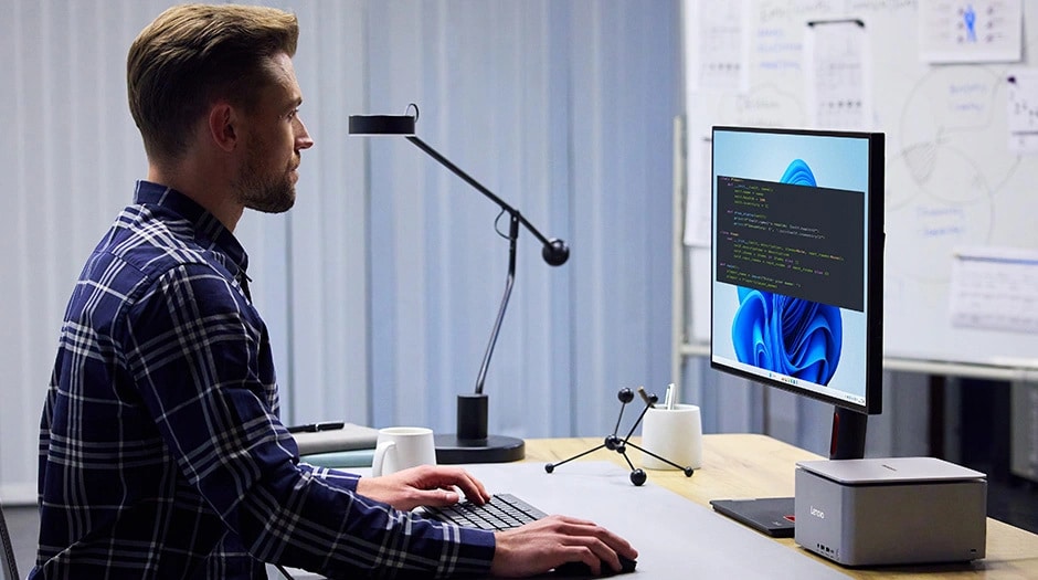 Nutzen Sie den Lenovo ThinkCentre Neo Ultra USFF für intensive Workloads wie Codierung, Videobearbeitung usw.