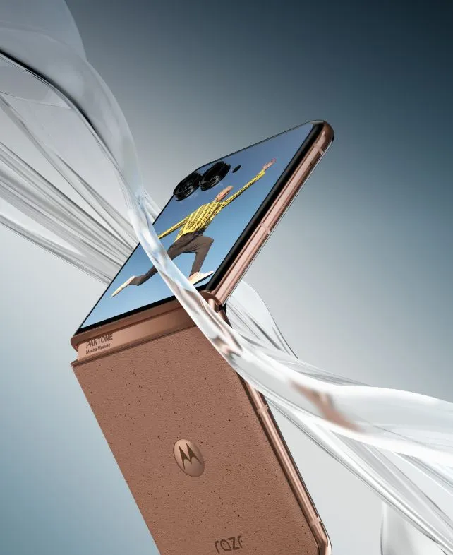 The Ultimate Flip Smartphone with AI | Motorola Razr 50 Ultra