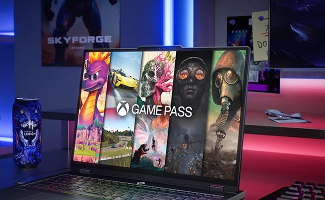 Demonstrates Legion Pro 5i Gen 10’s access to Xbox PC Game Pass for instant gaming across top titles.