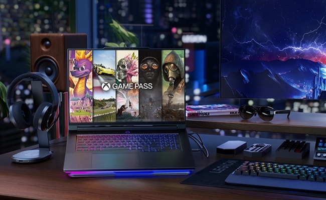 Legion 9i con Game Pass que muestra una biblioteca de títulos diversa, destacando la pantalla inmersiva y el acceso a contenido.