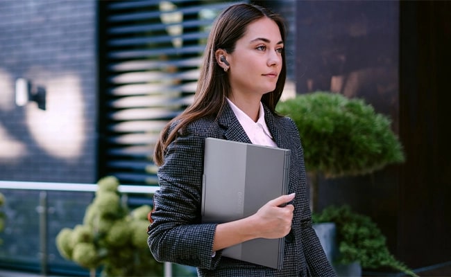 When rolled down & closed, it’s easy to tuck the 14 inch Lenovo ThinkBook Plus Gen 6 Rollable laptop under your arm & go.