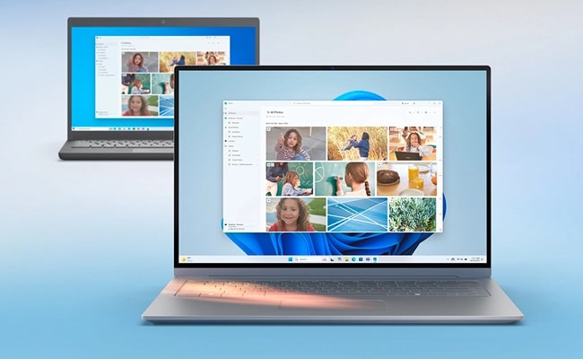 Deux portables Lenovo ouverts avec des photos de famille à l’écran.