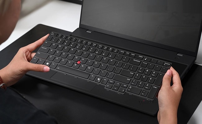 Die Tastatur des Lenovo ThinkPad L16 Gen 2 Notebooks ist vom Kunden austauschbar, was die Lebensdauer Ihres Geräts verlängern kann.