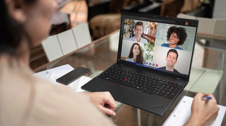 Laptopul Lenovo ThinkPad L16 Gen 2 oferă tehnologie audiovizuală excelentă, ceea ce face ca apelurile video să fie la fel de eficiente ca o &icirc;nt&acirc;lnire &icirc;n persoană.