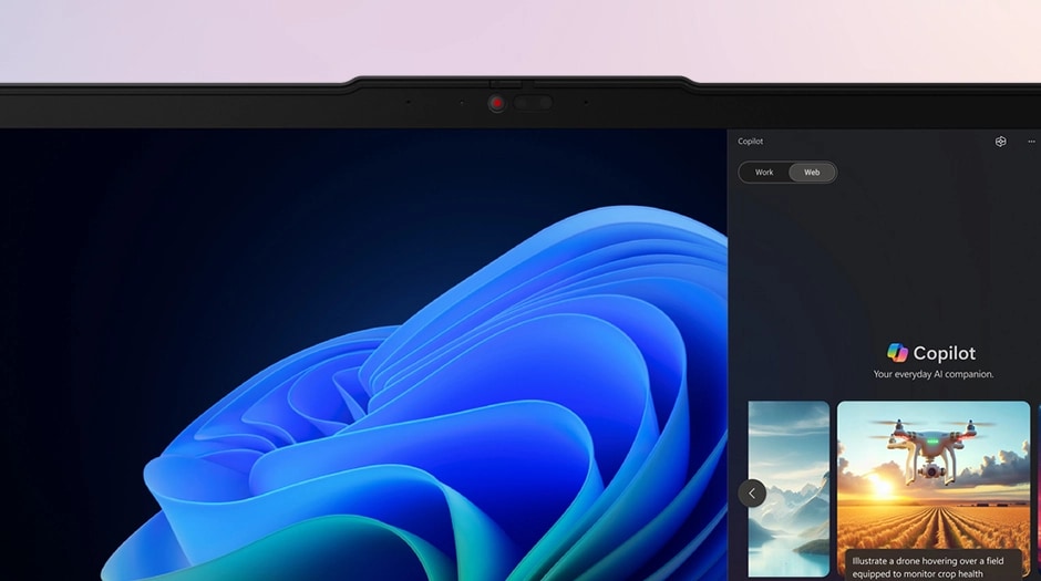 O imagine de aproape a barei de comunicare de pe laptopul Lenovo ThinkPad L16 Gen 2 arată punctul roșu, indic&acirc;nd că obturatorul camerei web este &icirc;nchis.