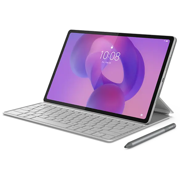 Tablet Lenovo Idea Tab Plus: vista frontal derecha de la pantalla de bloqueo, con orientación horizontal, gris nube, apoyada en una funda con teclado a juego, con el lápiz Lenovo Tab Pen junto a ella