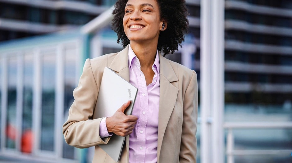 Refined hinge and rear profile elevate form and function on the Lenovo ThinkPad X9 14 Aura Edition (14ʺ Intel).