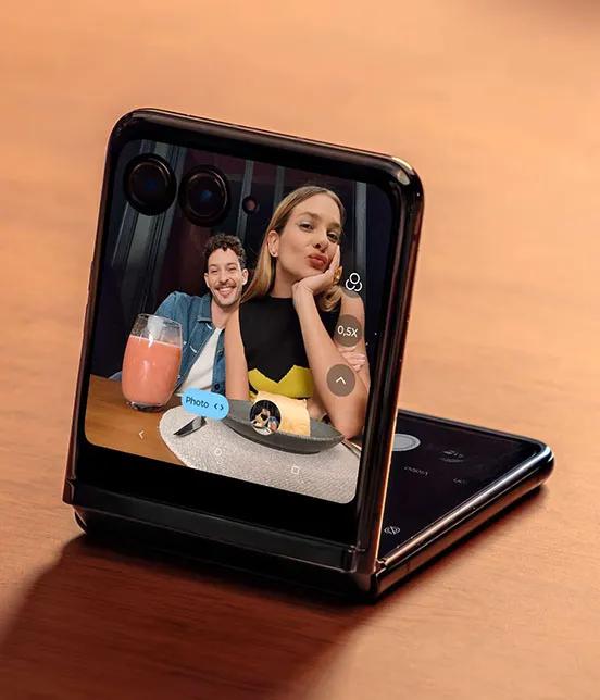 <p><span style="text-wrap: wrap; font-family: Montserrat;">Fit more friends into your selfies with the ultrawide lens.</span></p>