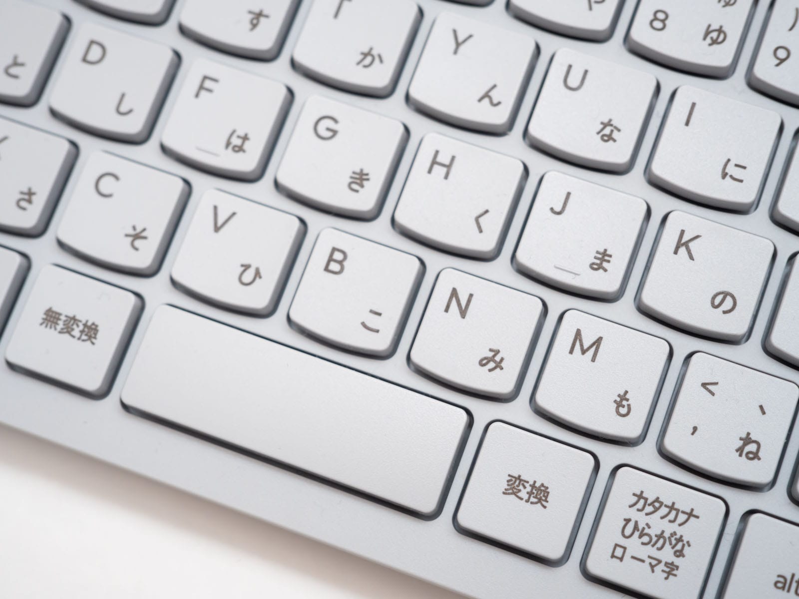 キートップの下辺がゆるくカーブしているブランド特有のデザインのため、タイピングしやすい