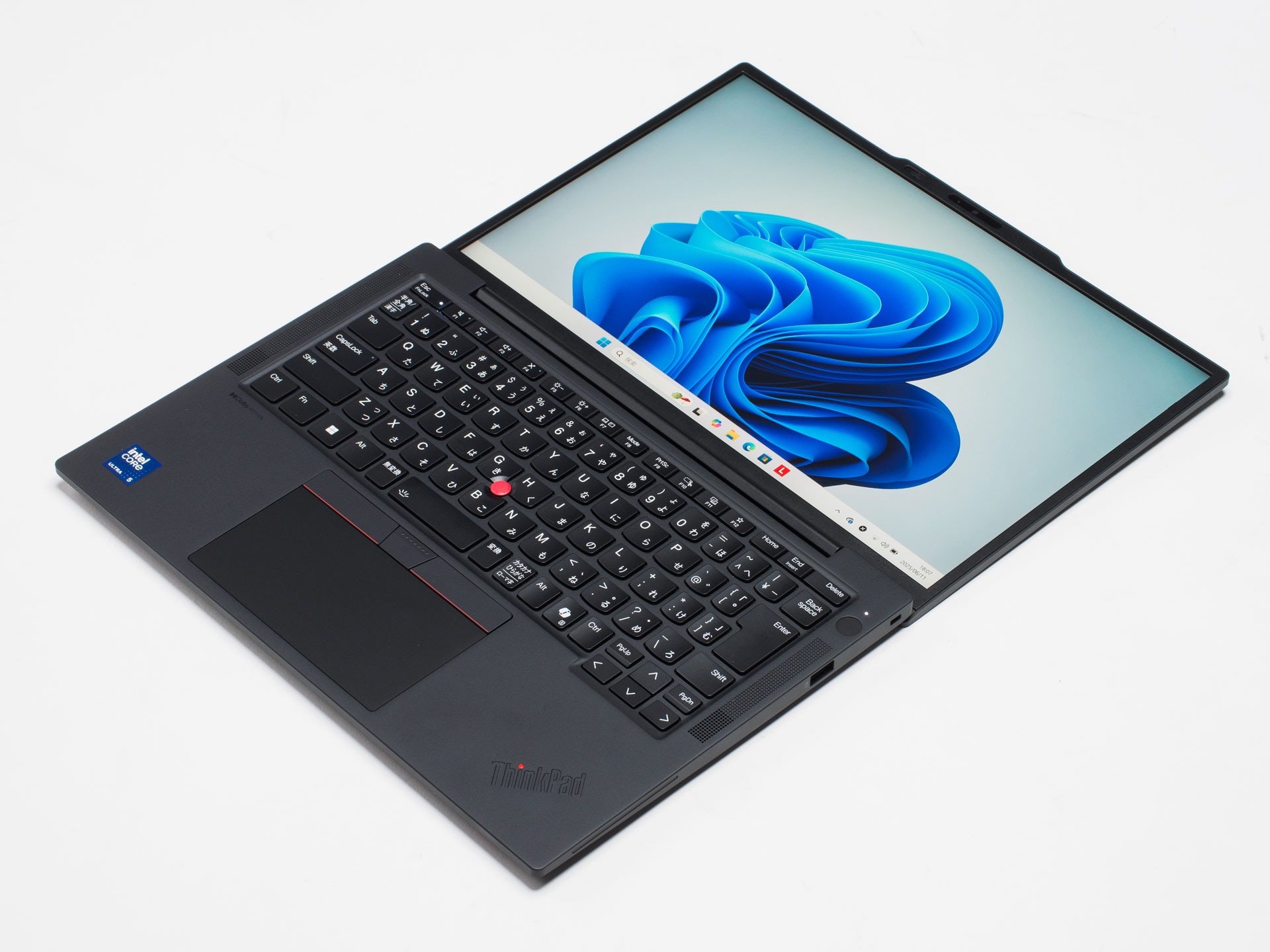 ついに約933gになった！ 10万円台で買える「ThinkPad X13 Gen 6」は
