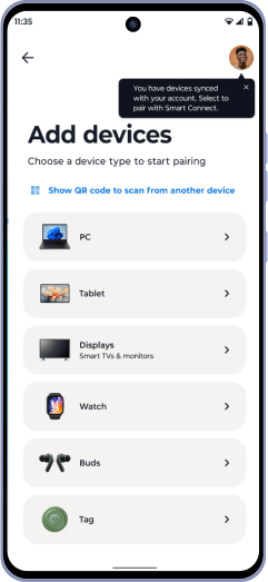 Un téléphone affiche le menu Smart Connect qui apparie différents types d’appareils.