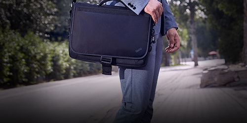 A ThinkPad 15.6 inch Essential Messenger featured on a background.