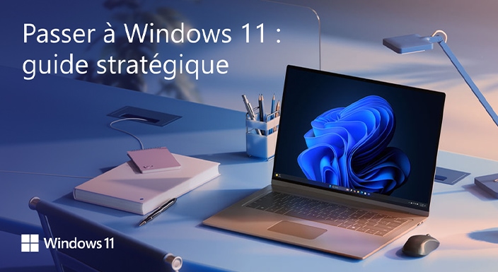 un portable ThinkPad avec couvercle ouvert sur un bureau, remplissage d'écran professionnel Microsoft