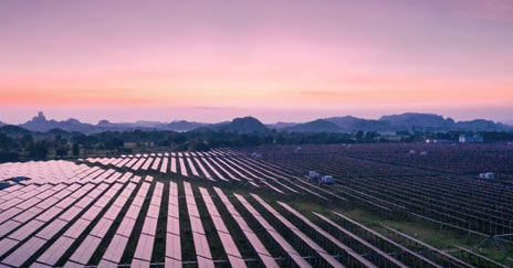 Passez à une utilisation plus écologique avec Lenovo, équipé de panneaux solaires pour montrer l’engagement de Lenovo en faveur du développement durable