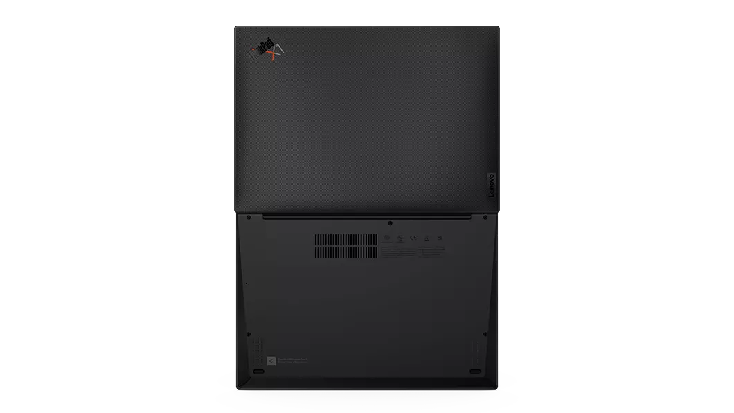Vue aérienne du portable Lenovo ThinkPad X1 Carbon 11e génération ouvert à 180 degrés, montrant le boîtier supérieur et inférieur avec tissage en fibre de carbone.