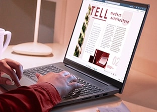 Portable Lenovo IdeaPad 5 affiché sur un ordinateur de bureau