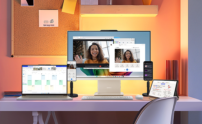Multiple devices sitting on a desk illustrate the Smart Connect feature on the Lenovo IdeaPad Slim 3i Gen 11 (15&Prime; Intel) laptop. מחשב נייד IdeaPad Slim 3&nbsp;15IWC11 83RR00E1IV&nbsp;מבית&nbsp;Lenovo