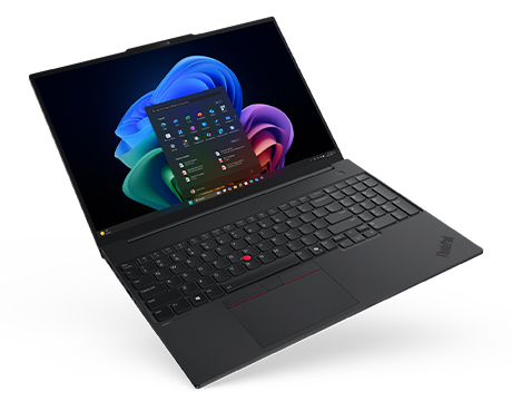 Lenovo ThinkPad E16 Gen 4 (16″ Intel) 筆記型電腦的左側角度視圖，以寬角度打開，展示其符合人體工學的鍵盤並展現其靈活性。