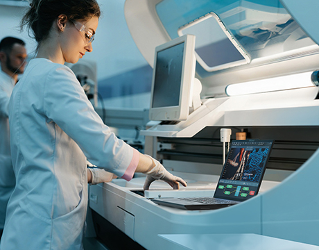 Scientist in a lab using the Lenovo ThinkPad P14s Gen 7 14" Intel) laptop for complex data analysis.