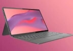 Lenovo Chromebook auf rosafarbenem Hintergrund