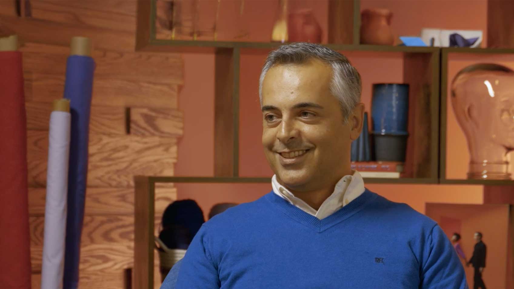 Tiago Da Costa Silva dans le studio Lenovo.