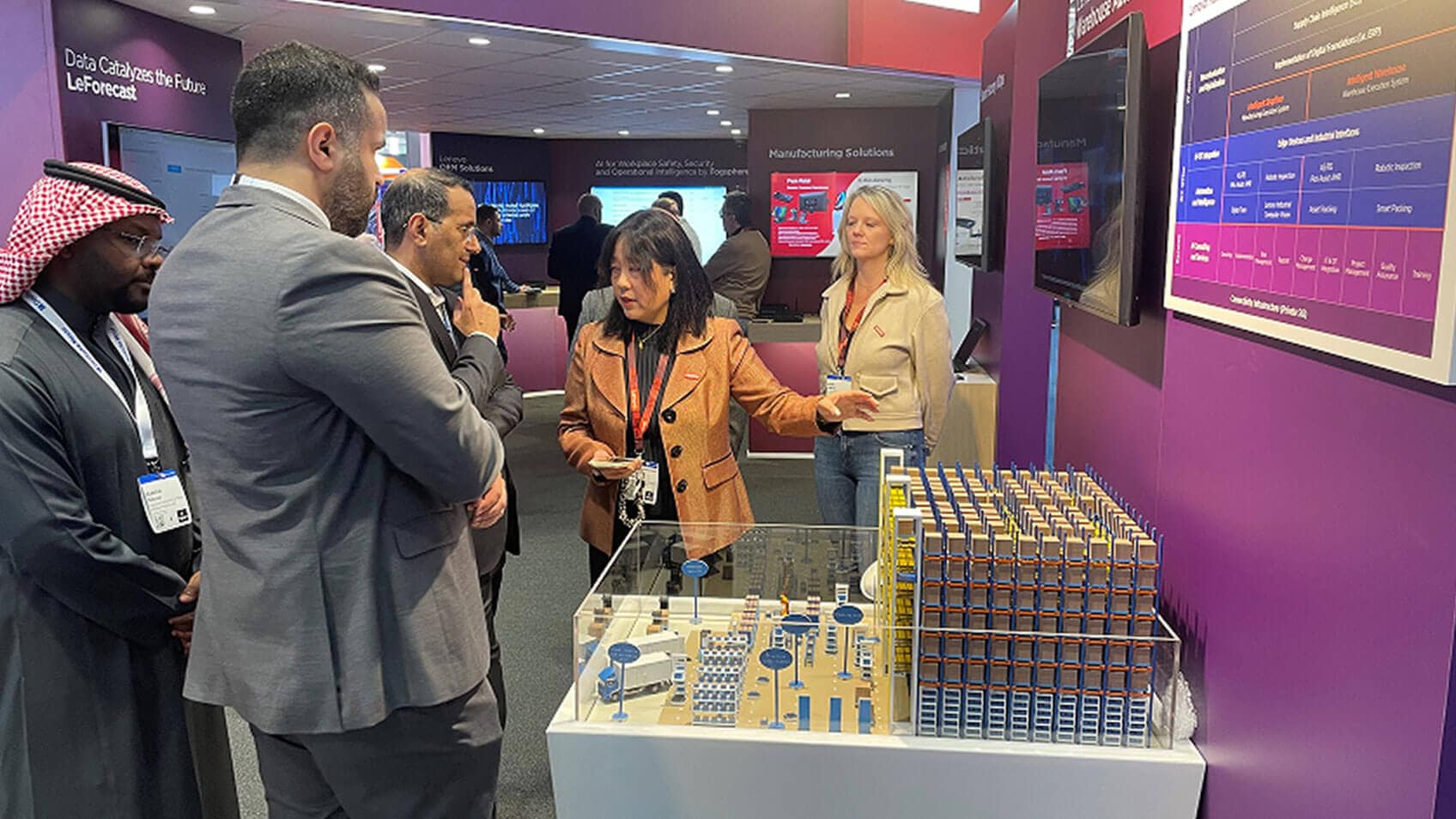 A Lenovo employee showing a 3-D model to Hannover Messe attendees.