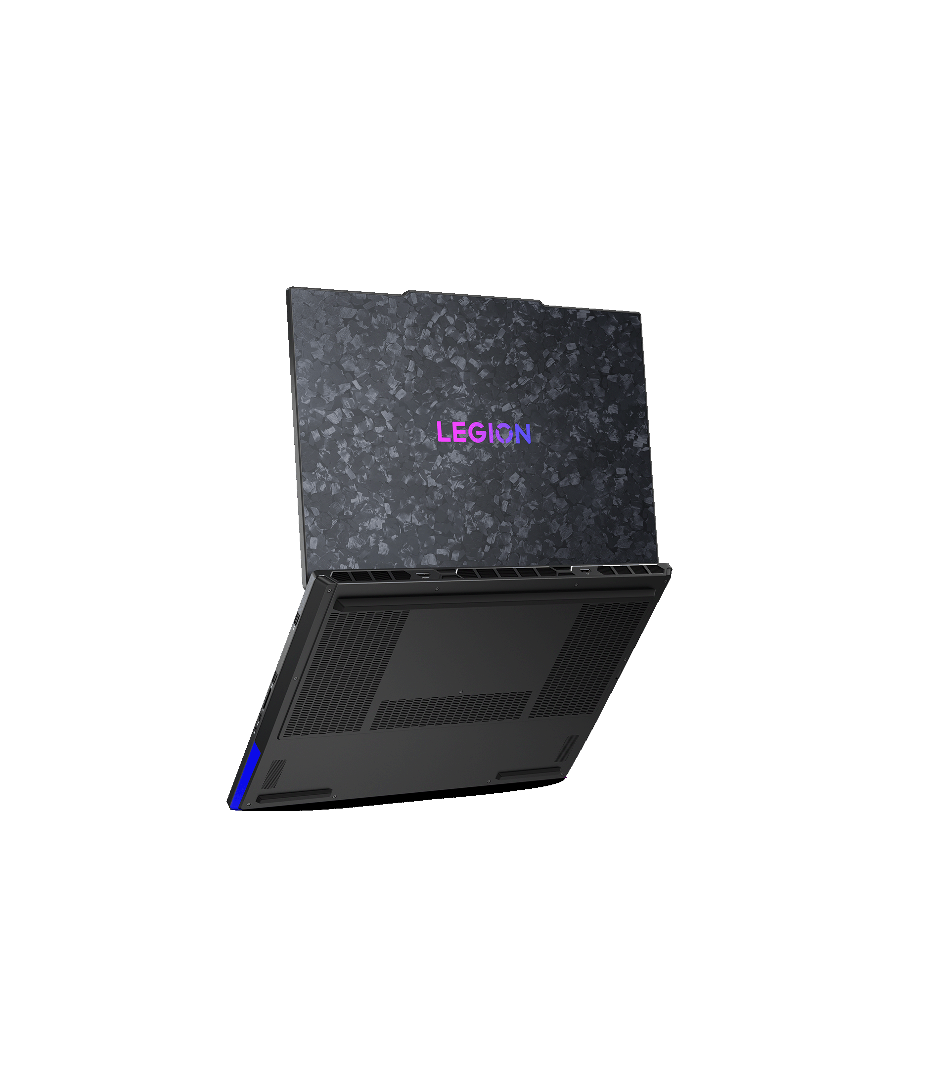 Vue arrière d’un portable Lenovo Legion 9i avec couvercle en carbone forgé et logo Legion dans un éclairage RVB.