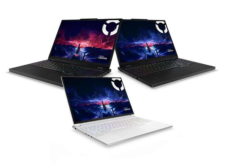 Trois portables de jeux Lenovo Legion - une vue avant droite d’un modèle noir eclipse et deux vues avant gauche d’un modèle Noir Eclipse et d’un modèle Glacier Blanc, couvercles ouverts, chacun avec une fonction de remplissage d’écran avec logo Lenovo Legion sur l’écran.