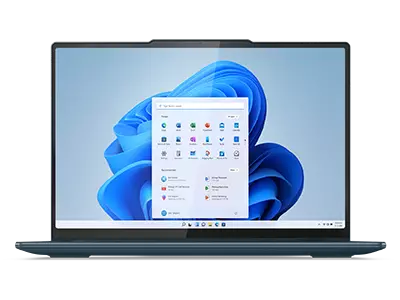 Vooraanzicht van Lenovo Yoga Pro 90 graden geopend, met beeldscherm en een deel van het toetsenbord