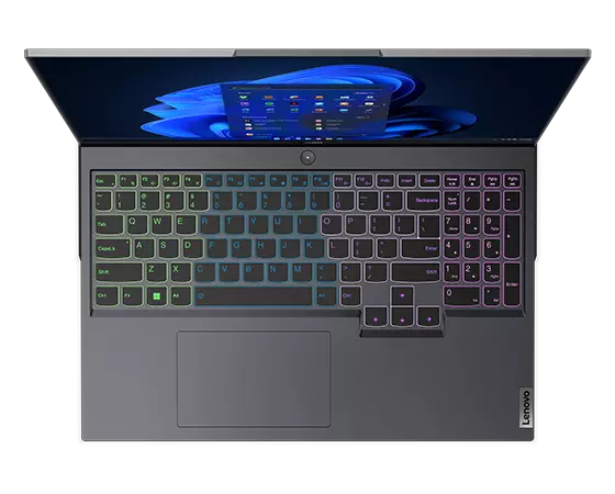 Vista superior de la notebook para juegos Lenovo Legion 5i Pro 7ma Gen (16”, Intel) abierta a 90°, mostrando la retroiluminación opcional del teclado de 4 zonas RGB