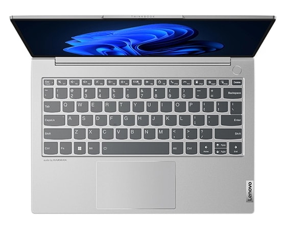 Vue de dessus d’un portable Lenovo ThinkBook 13s Gen 4, coloris Cloud Grey, mettant en avant le clavier.