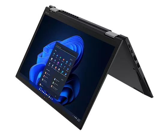 Vista lateral derecha de ThinkPad X13 Yoga Gen 3 (Intel de 13") en modo tienda, que muestra la pantalla