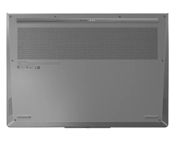 Vue arrière du portable ThinkBook 16p Gen 3 (16'' AMD) ouvert à 45 degrés, montrant le cache arrière, les évents et le bord du clavier