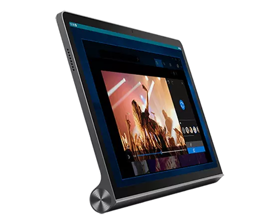 Tablet Lenovo Yoga Tab 11: vista frontal izquierda ¾ con reproductor de música e imagen de un concierto en la pantalla